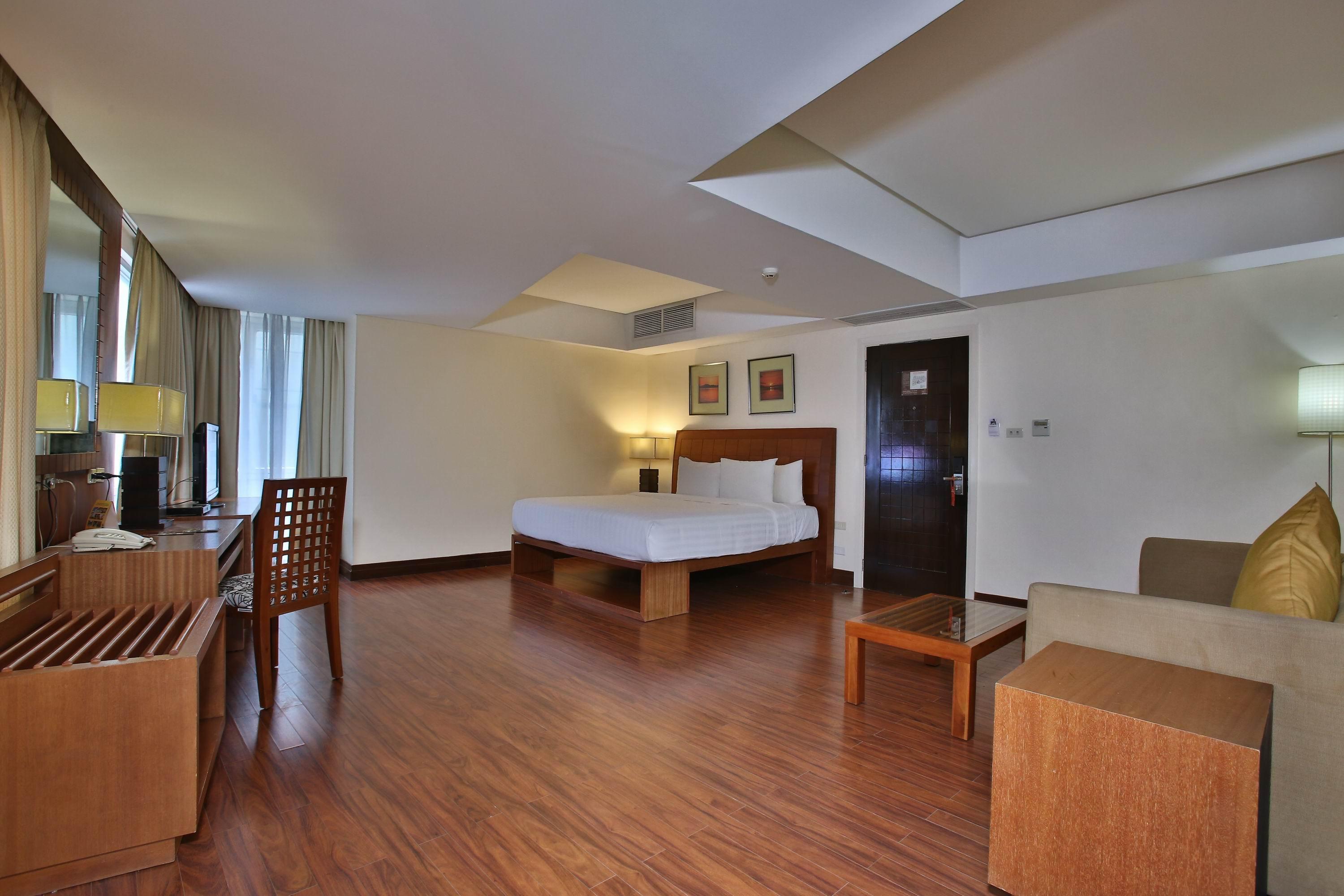 Crown Regency Hotel & Towers セブ市 エクステリア 写真